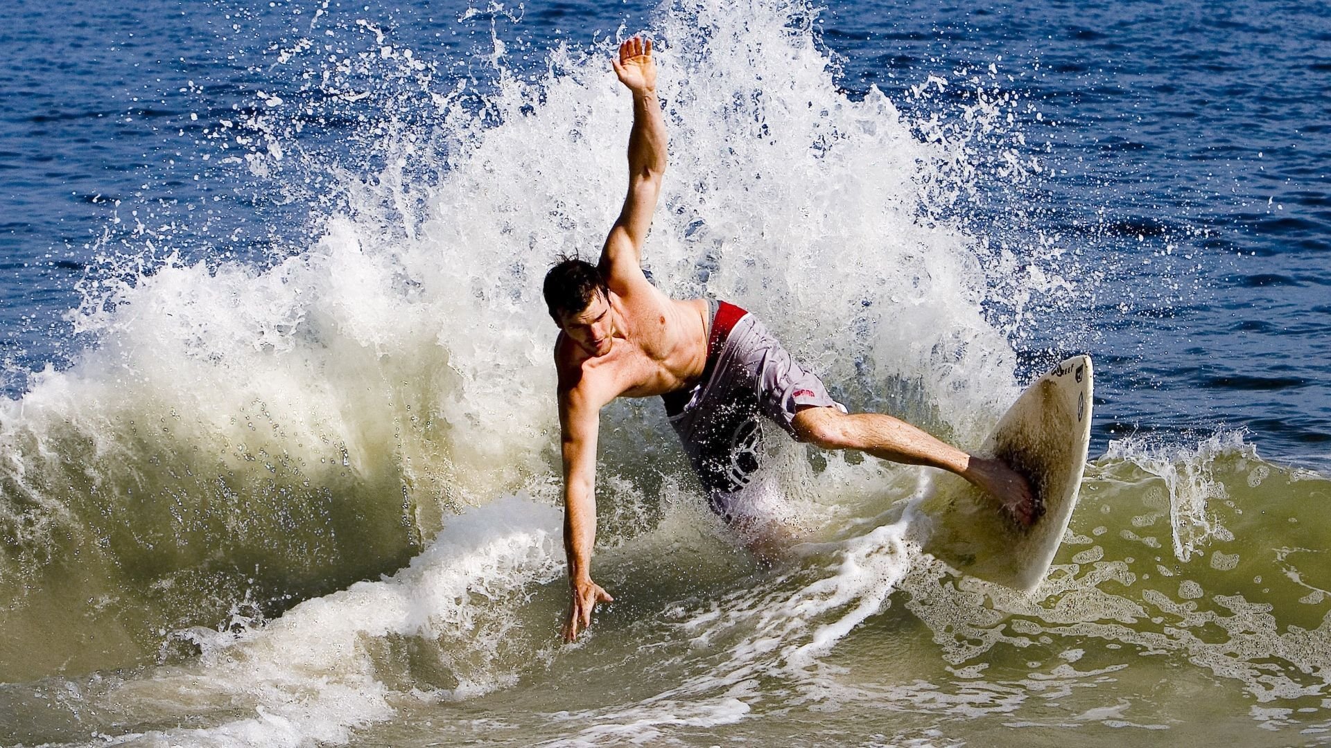 推动瑜伽与其他运动项目的融合发展，瑜伽与健身怎么结合