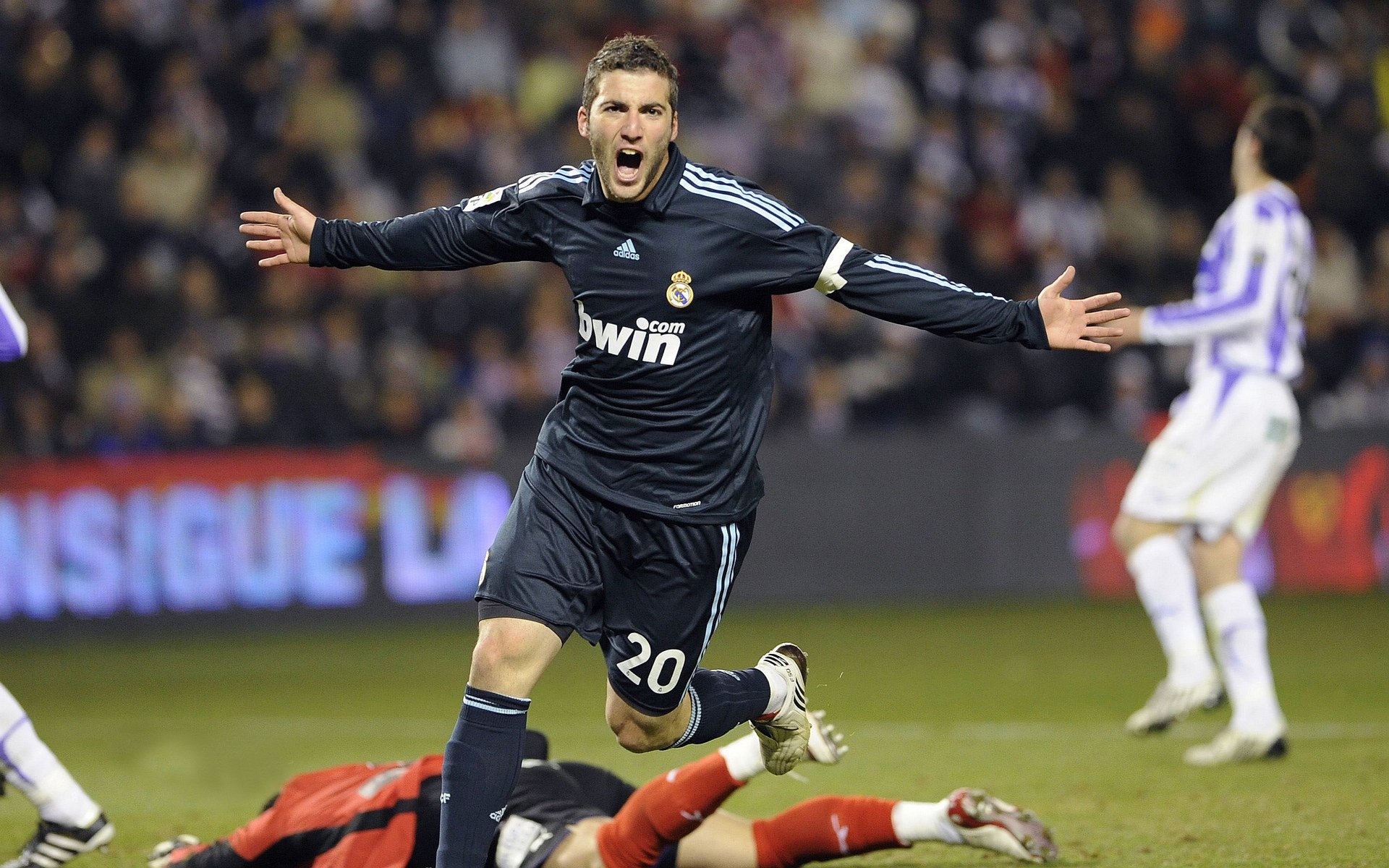 绝杀“终极战神”:关键时刻的英雄表现,电视剧终极绝杀